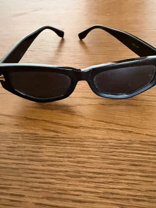 Fifth & Ninth Wren Black Sunglasses - Picture 4 of 6